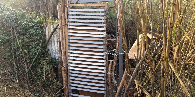 Una de les barraques, amb porta i cadenat. FOTO: Redacció Una de les barraques, amb porta i cadenat. FOTO: Redacció