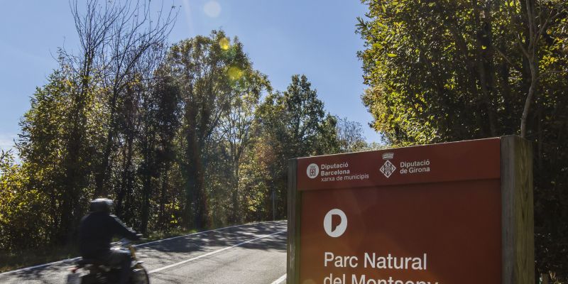 En moto, circular a la velocitat permesa Parc Natural del Montseny Ricard Badia Diputació de Barcelona En moto, circular a la velocitat permesa Parc Natural del Montseny Ricard Badia Diputació de Barcelona