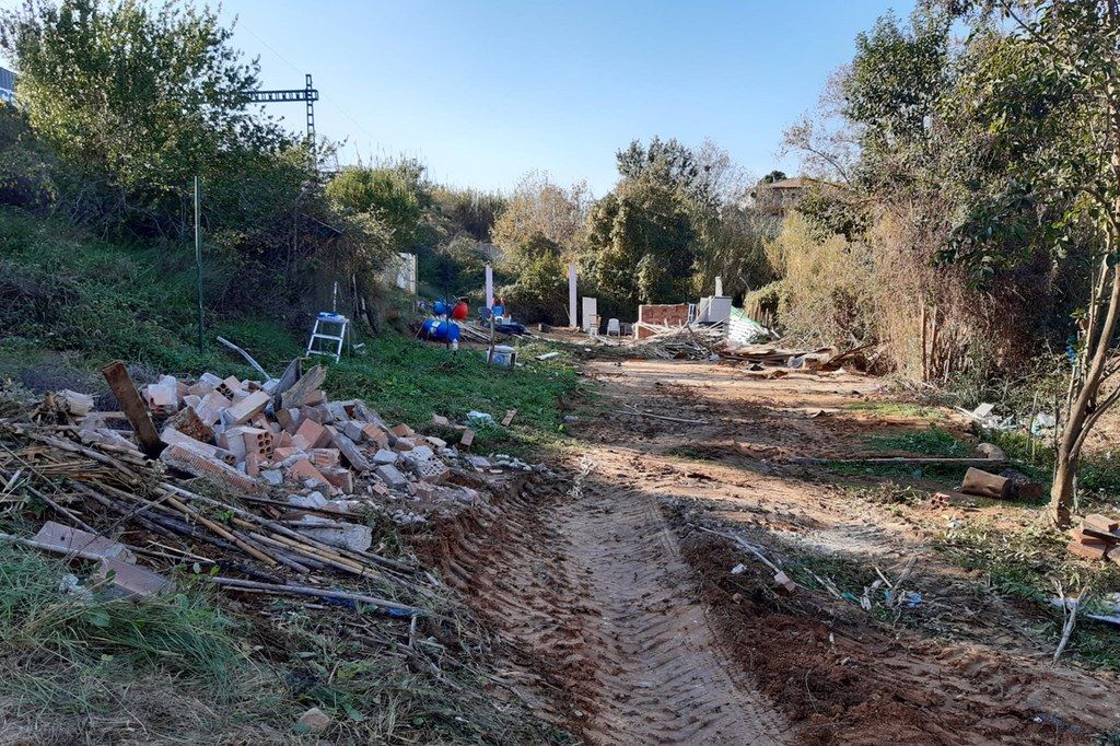 Les construccions il·legals del Torrent dels Alou del terme municipal de Rubí ja han estat retirades. FOTO: Ajuntament de Rubí