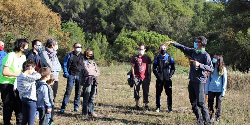 Centenars de persones es manifesten per un parc públic al golf de Can Sant Joan. FOTO: Andrea Martínez