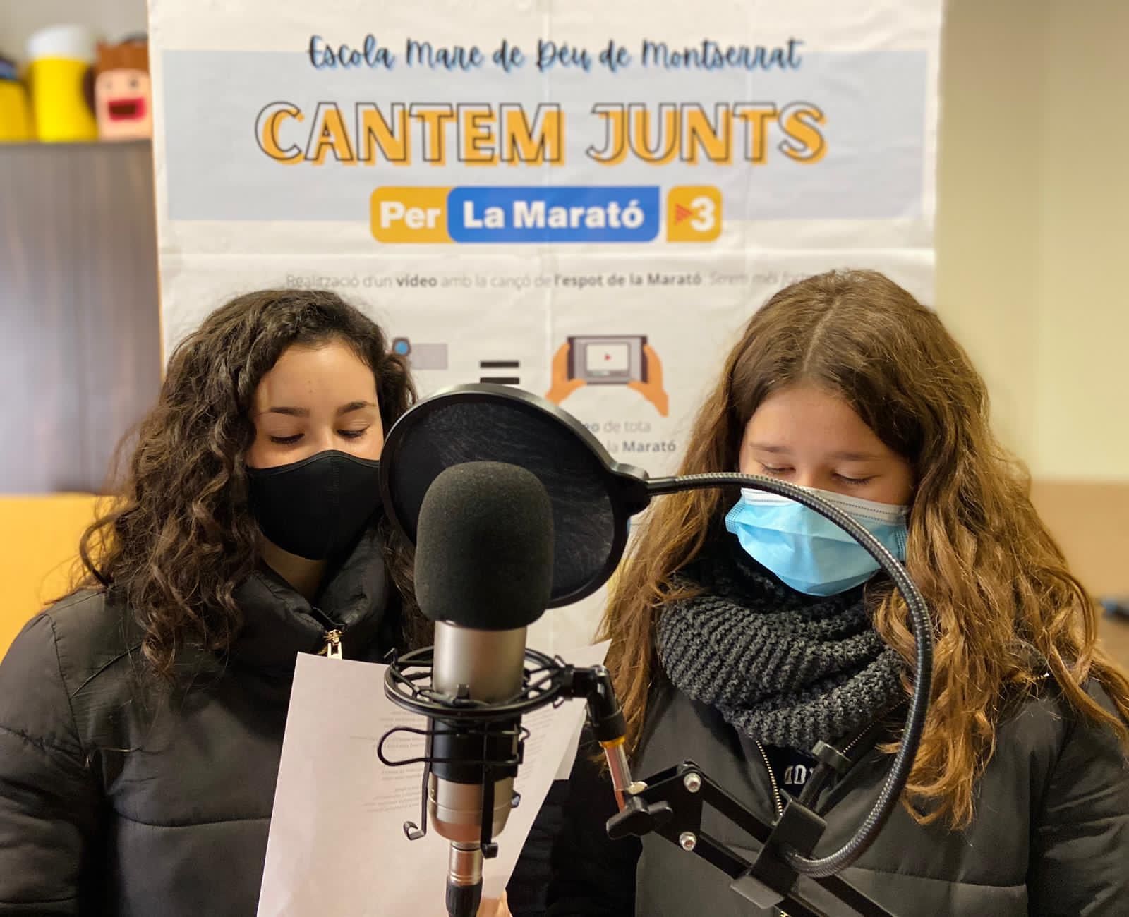 Alumnes de l'Escola Montserrat de Rubí preparant la Marató. FOTO: Cedida