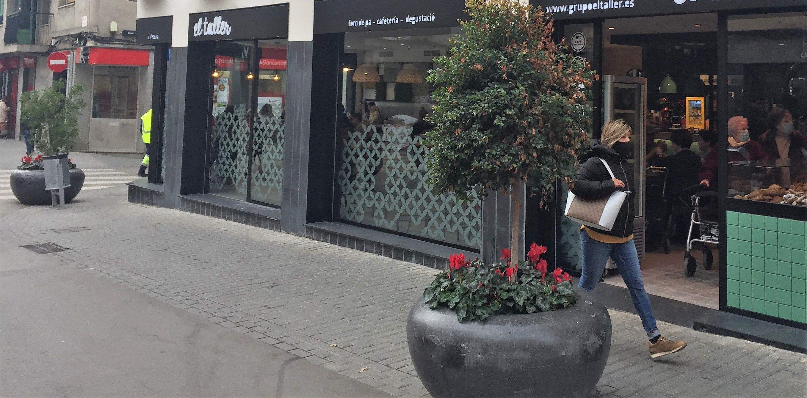 L'ús de la mascareta a l'aire lliure tornarà a ser obligatori. FOTO: NHS