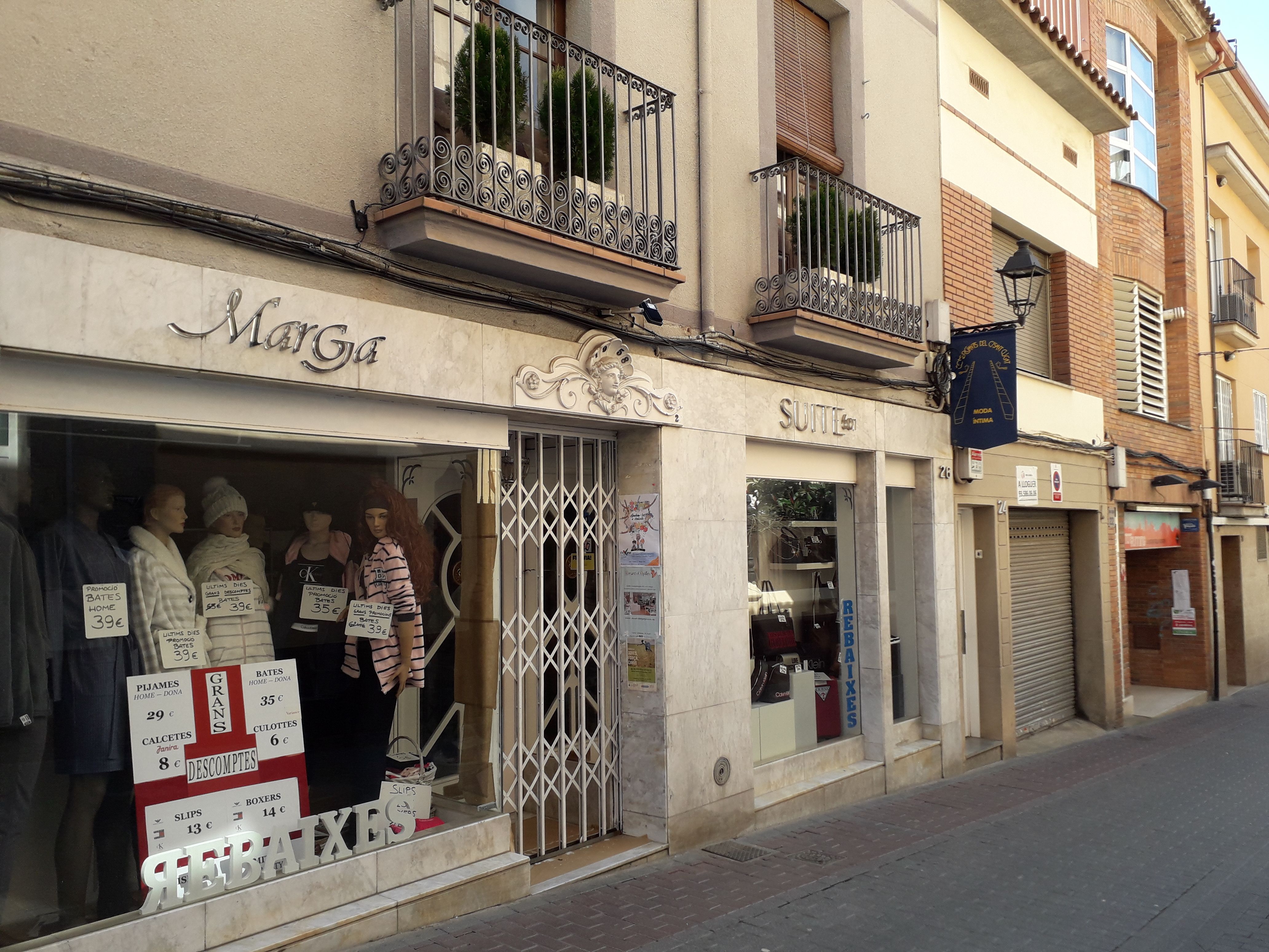 Carrers buits i comerços tancats en el primer estat d'alarma. FOTO: Redacció