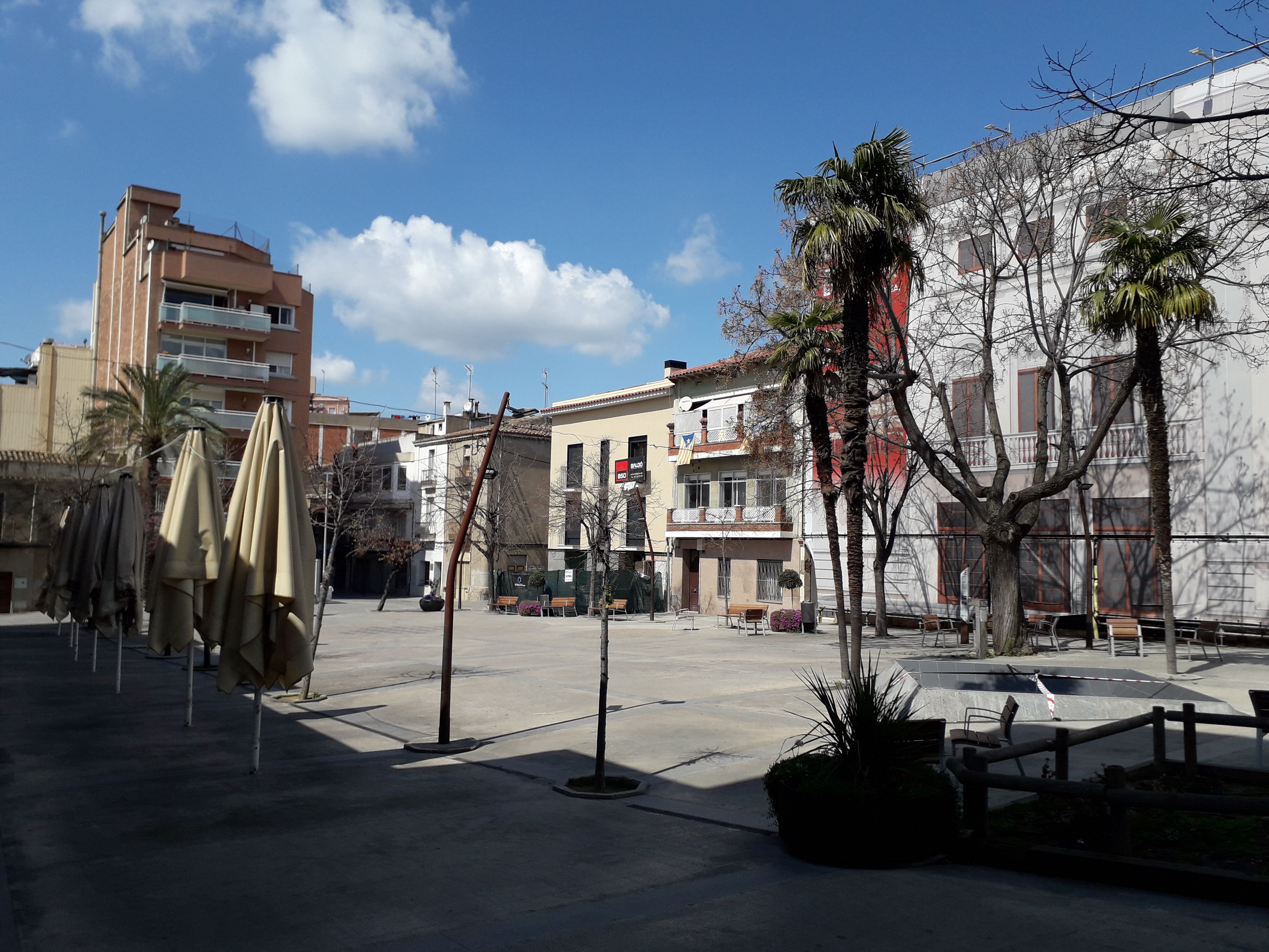 Carrers buits i comerços tancats en el primer estat d'alarma. FOTO: Redacció