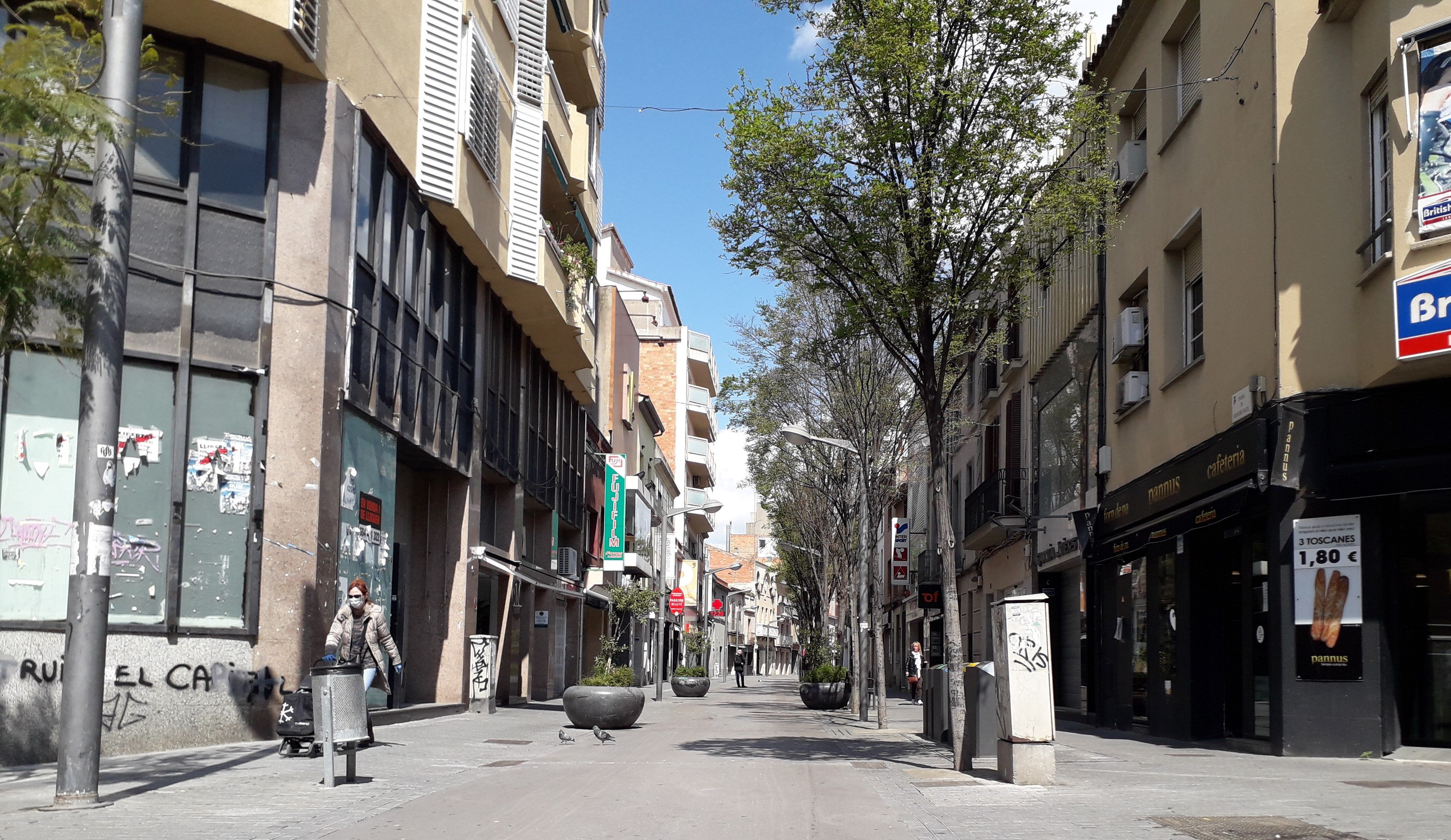 Carrers buits i comerços tancats en el primer estat d'alarma. FOTO: Redacció