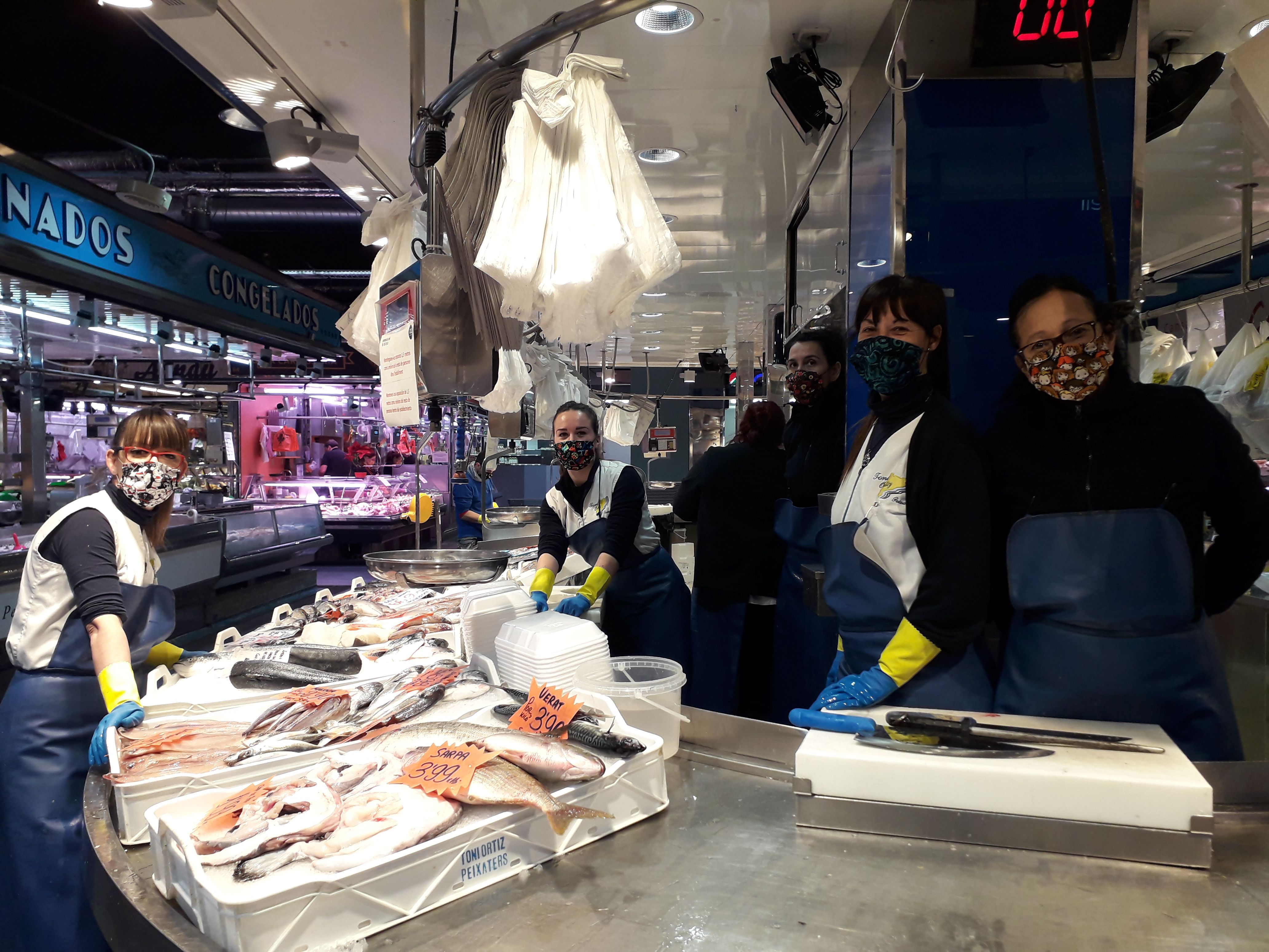 L'estat d'alarma només permetia anar a la feina als treballadors de serveis essencials, com els del Mercat municipal. FOTO: Redacció