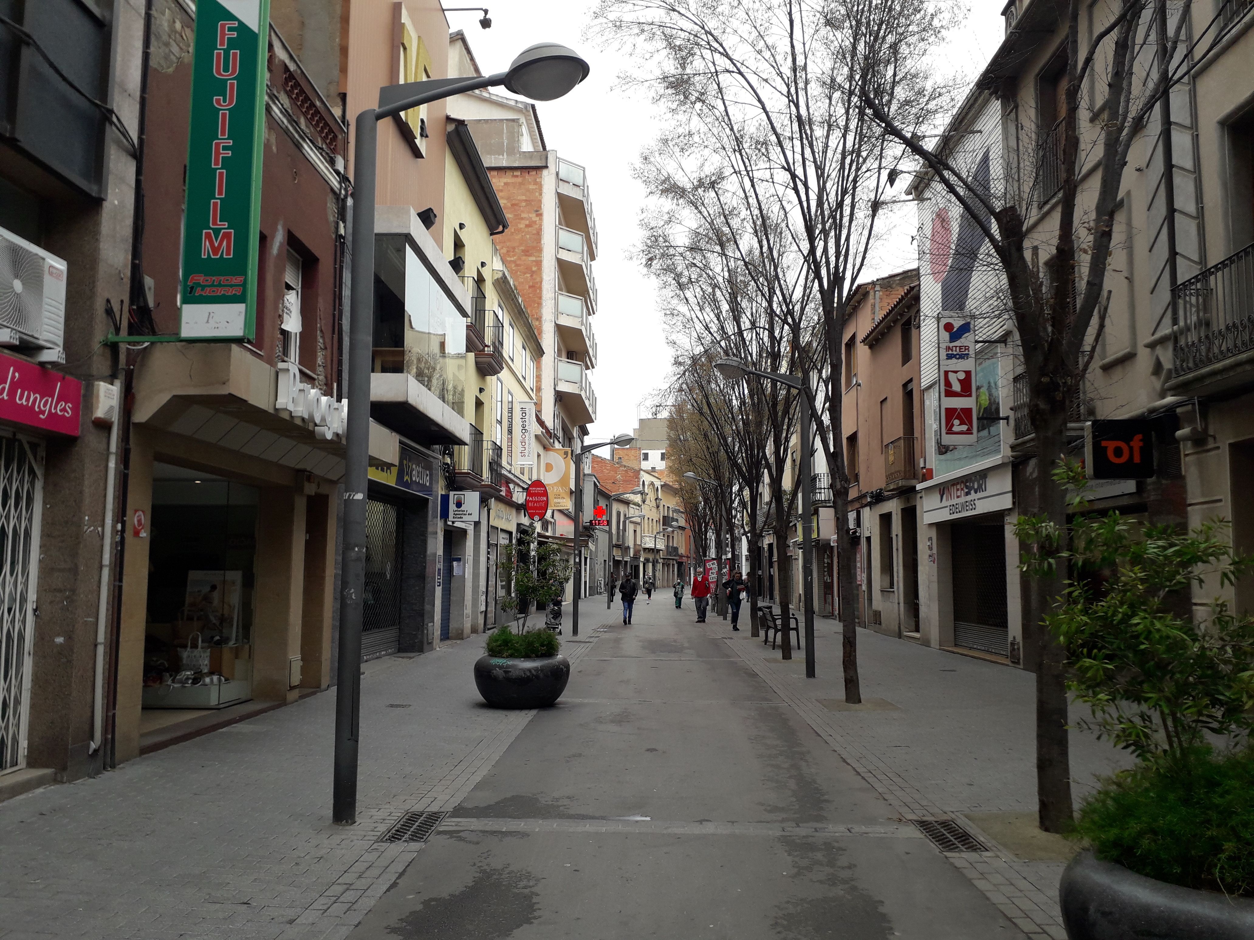 Carrers buits i comerços tancats en el primer estat d'alarma. FOTO: Redacció