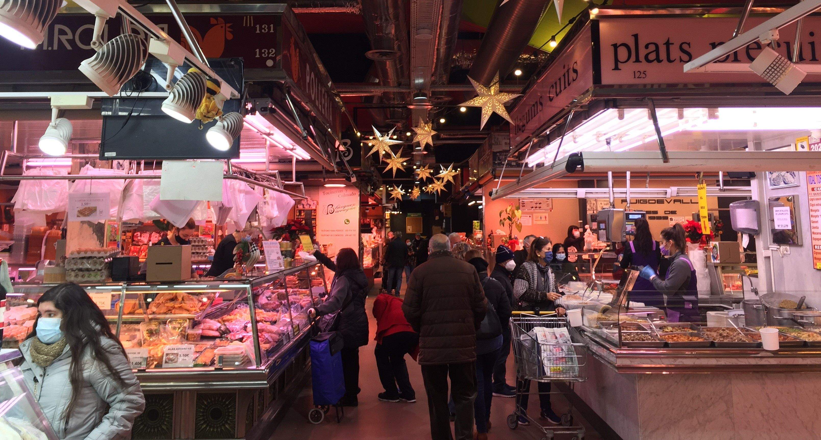 El Mercat municipal durant les festes de Nadal. FOTO: NHS
