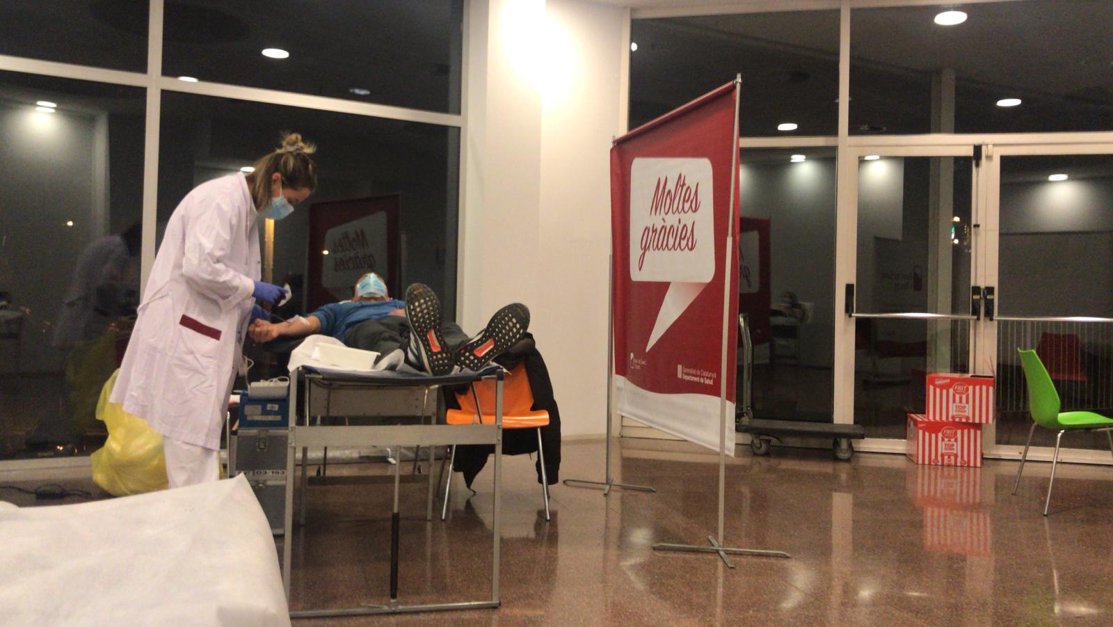 Jornada de donació de sang aquest dimarts a la biblioteca municipal de Rubí. FOTO: Andrea Martínez 