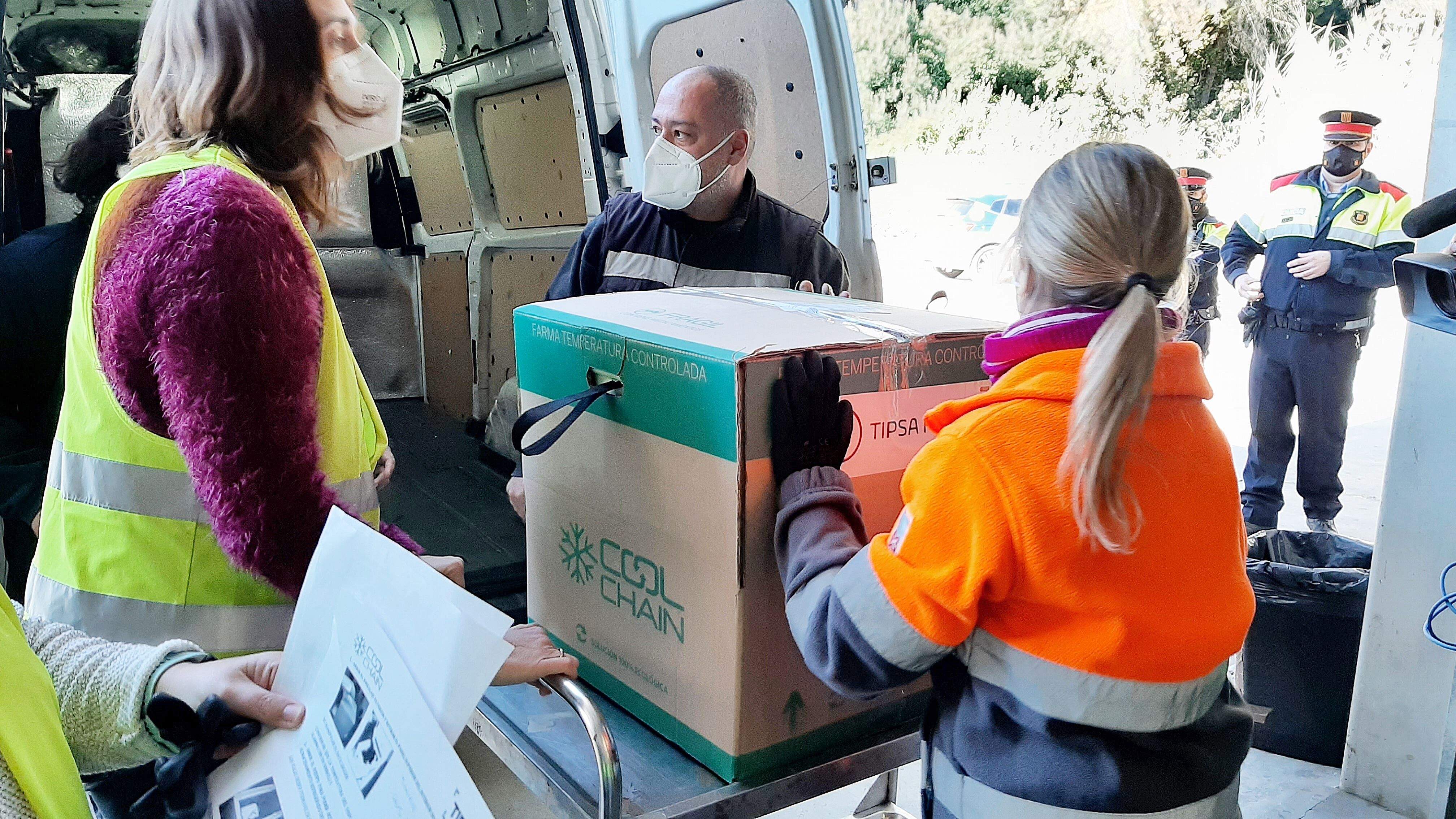 Arribada de les noves vacunes de Moderna contra el coronavirus a Catalunya. FONT: Salut