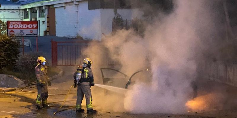 L'incendi ha provocat una gran fumera. FOTO: Glòria González L'incendi ha provocat una gran fumera. FOTO: Glòria González