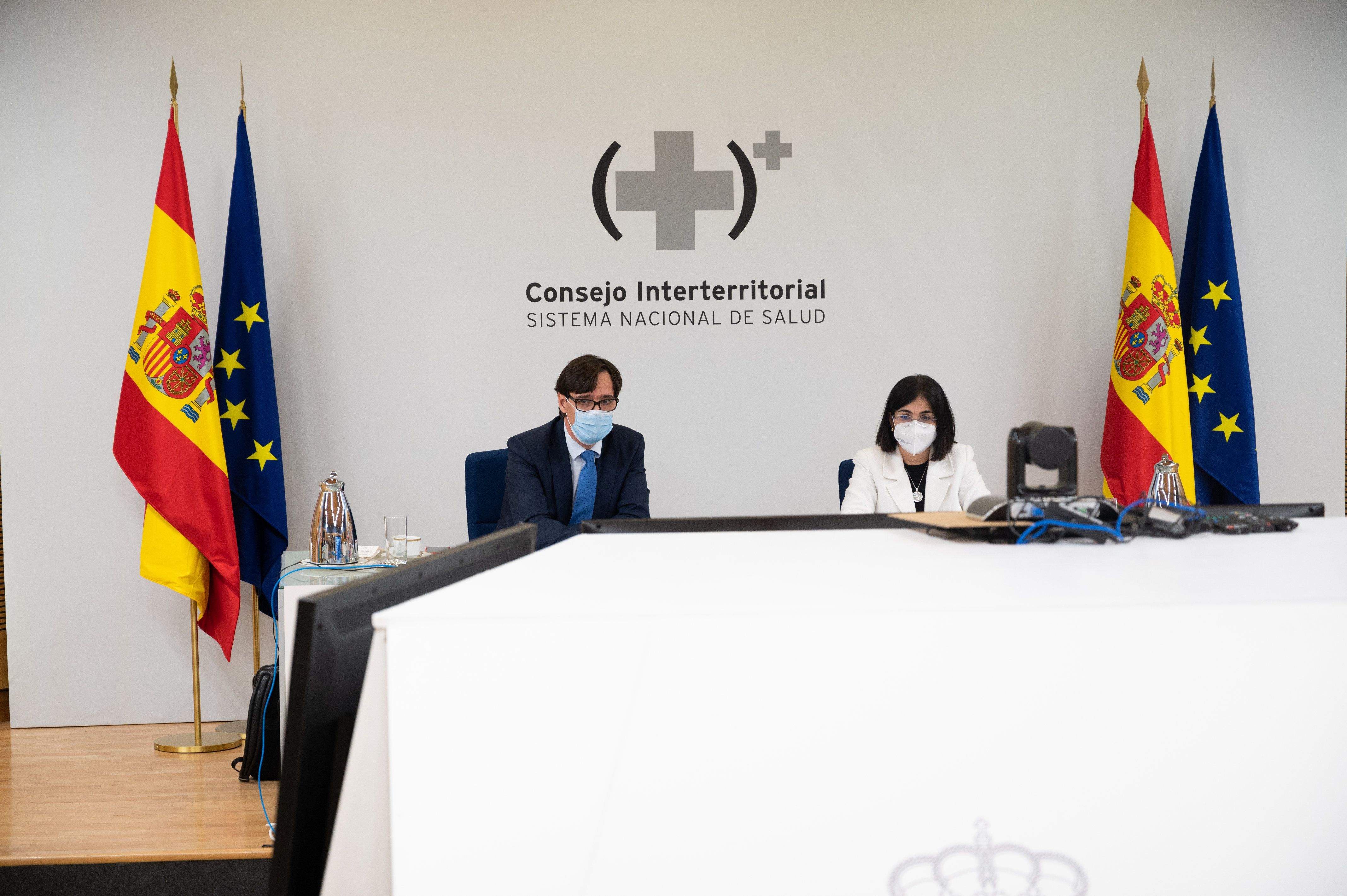 El ministre de Sanitat, Salvador Illa, i la ministra de Política Territorial, Carolina Darias, a la reunió telemàtica del Consell Interterritorial de Salut, el passat 4 de gener. FOTO: ACN