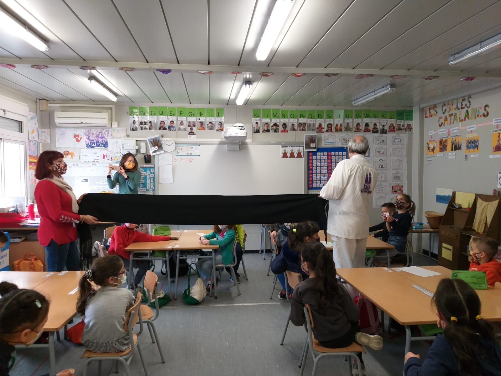 Els geganters de Rubí visiten l'Escola del Bosc. FOTO: Geganters de Rubí