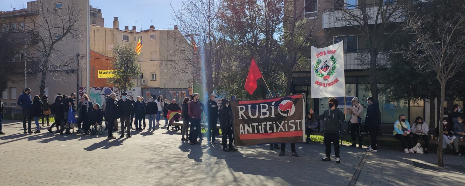 Moment de la concentració antifeixista a la plaça Dr. Guardiet. FOTO: Redacció