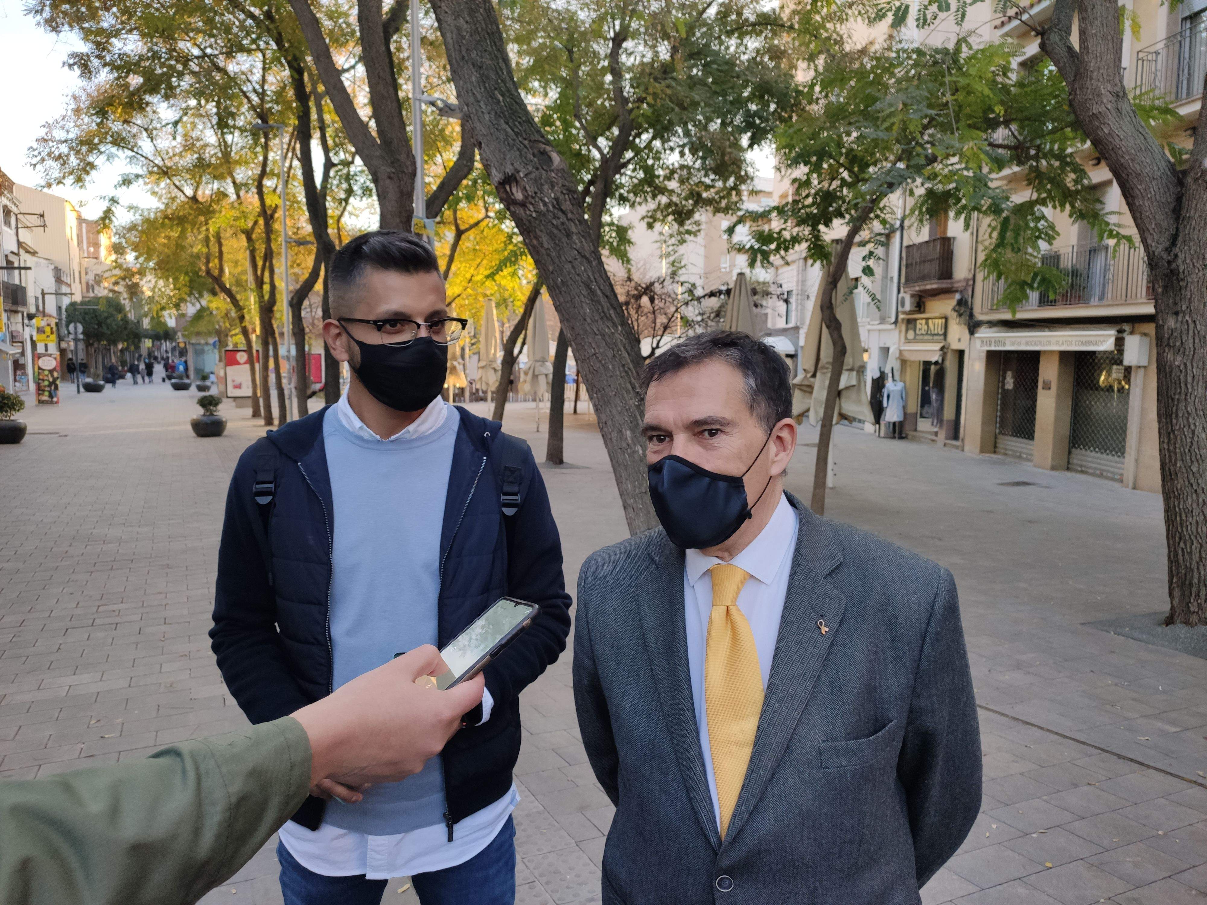 Jaume Alonso-Cuevillas, a Rubí aquest dijous, en el marc de la campanya electoral, amb Ivan Vila. FOTO: Redacció