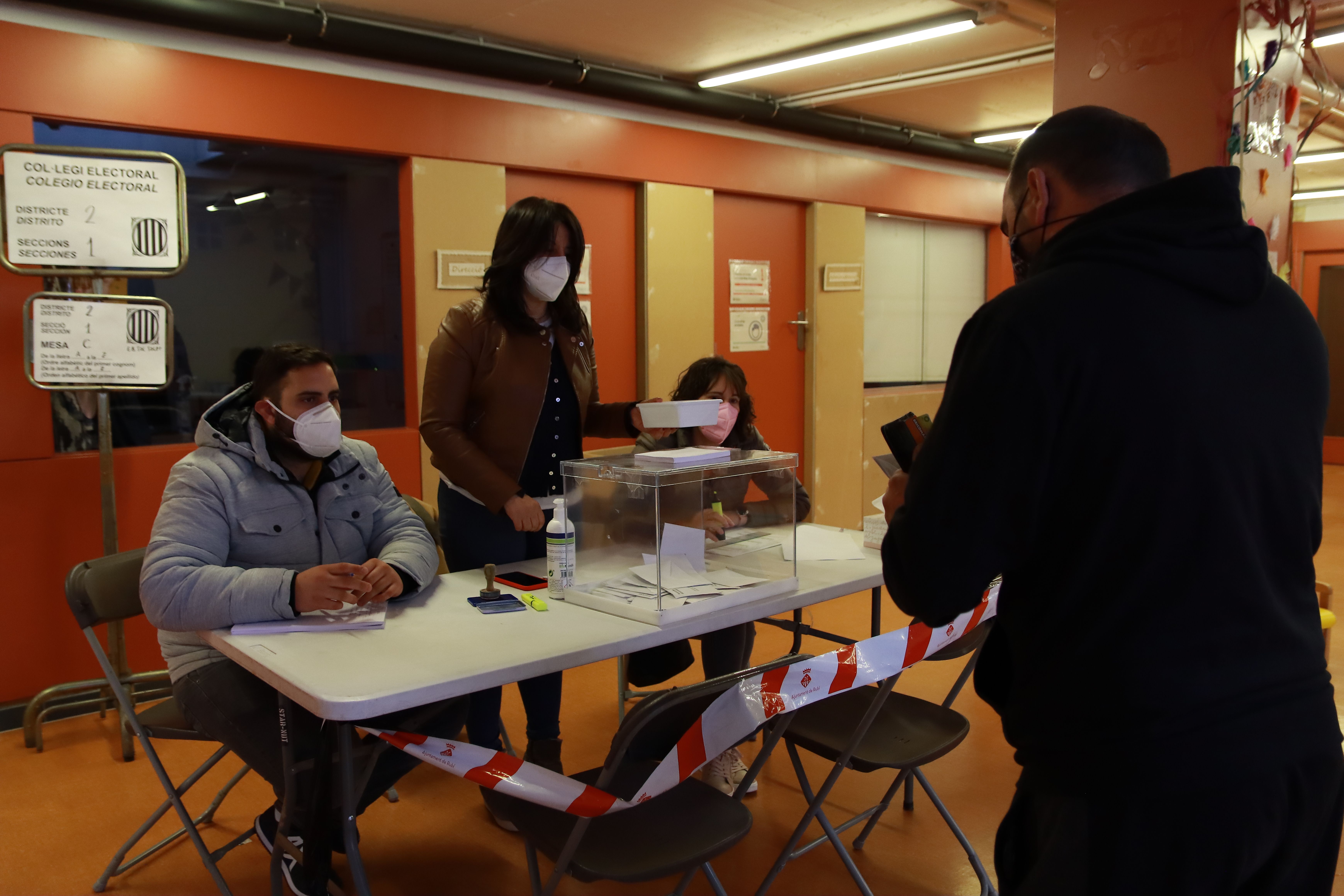Eleccions del 14 de febrer a Rubí. FOTO: Josep Llamas