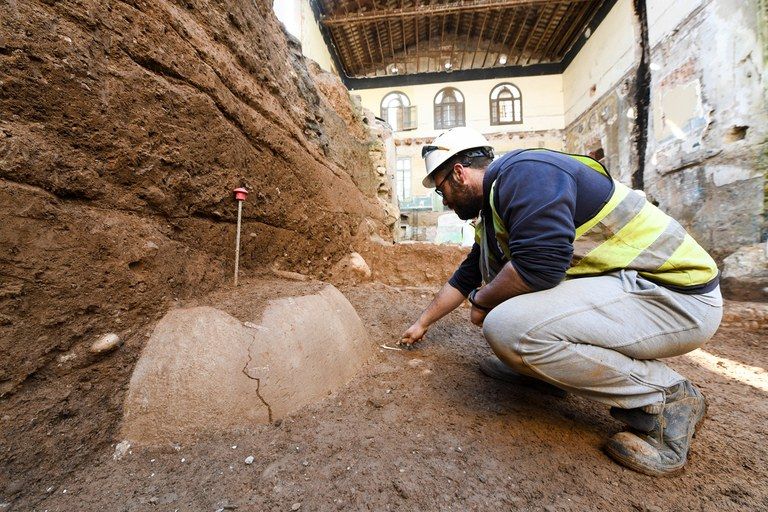 Tasques d'extracció de les dòlies. Les notícies més destacades de la setmana a Rubí. FOTO: Ajuntament de Rubí-Localpress