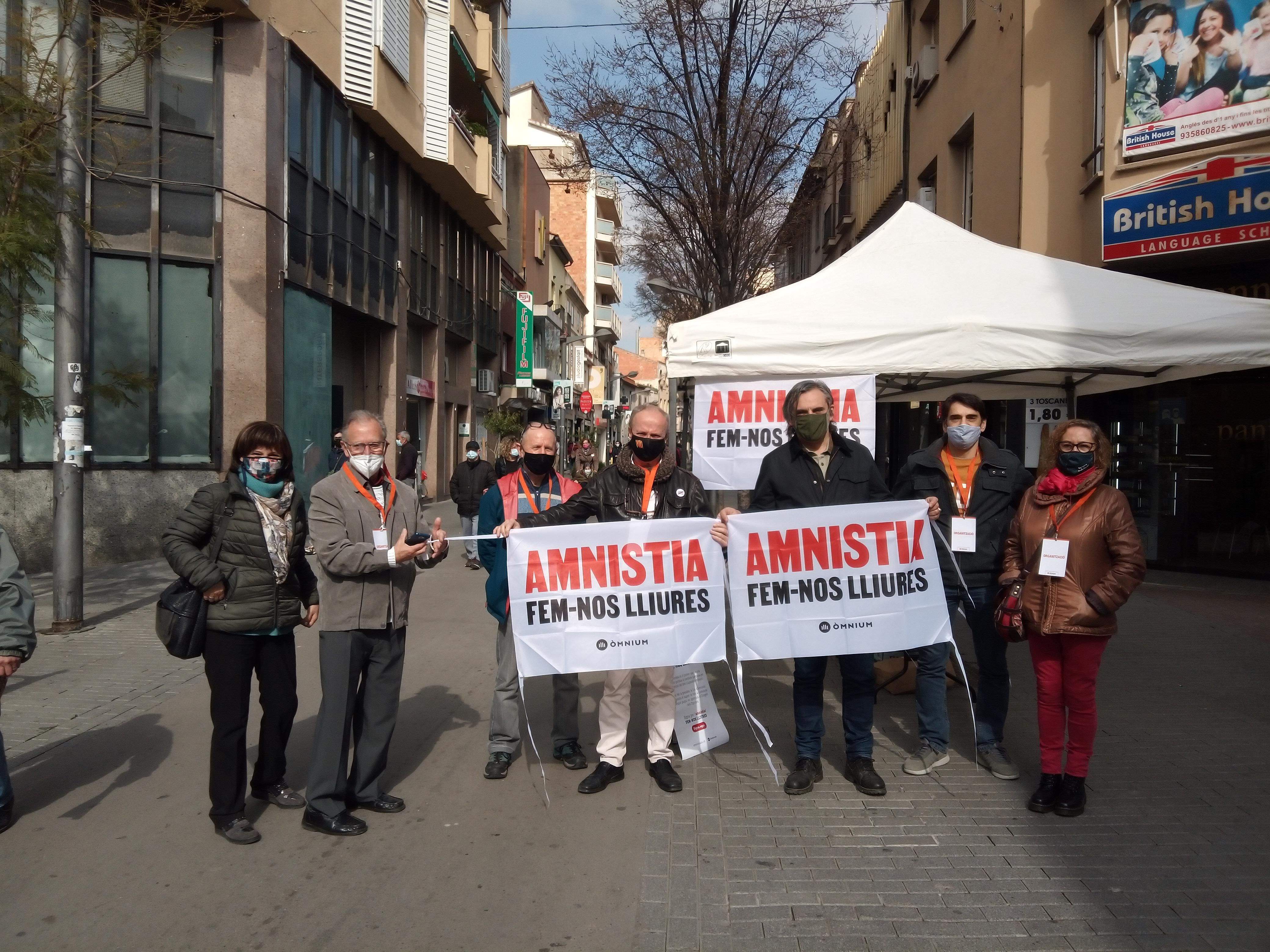 Òmnium Rubí reclama l’amnistia per totes les persones represaliades de la ciutat. FOTO: Redacció
