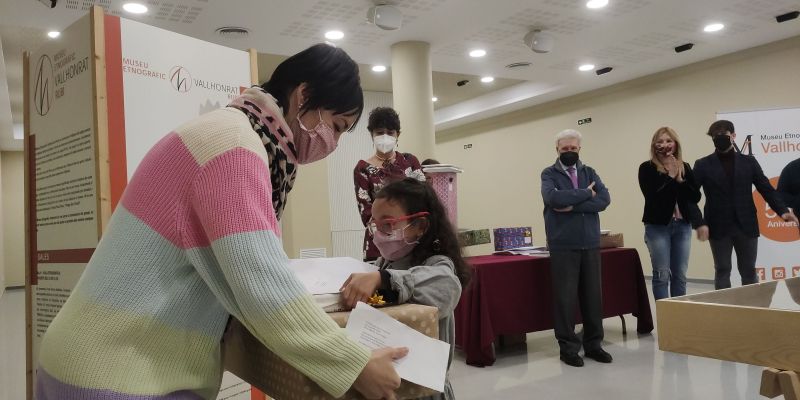 Una de les alumnes premiades en el concurs de dibuixos del museu. FOTO: NHS