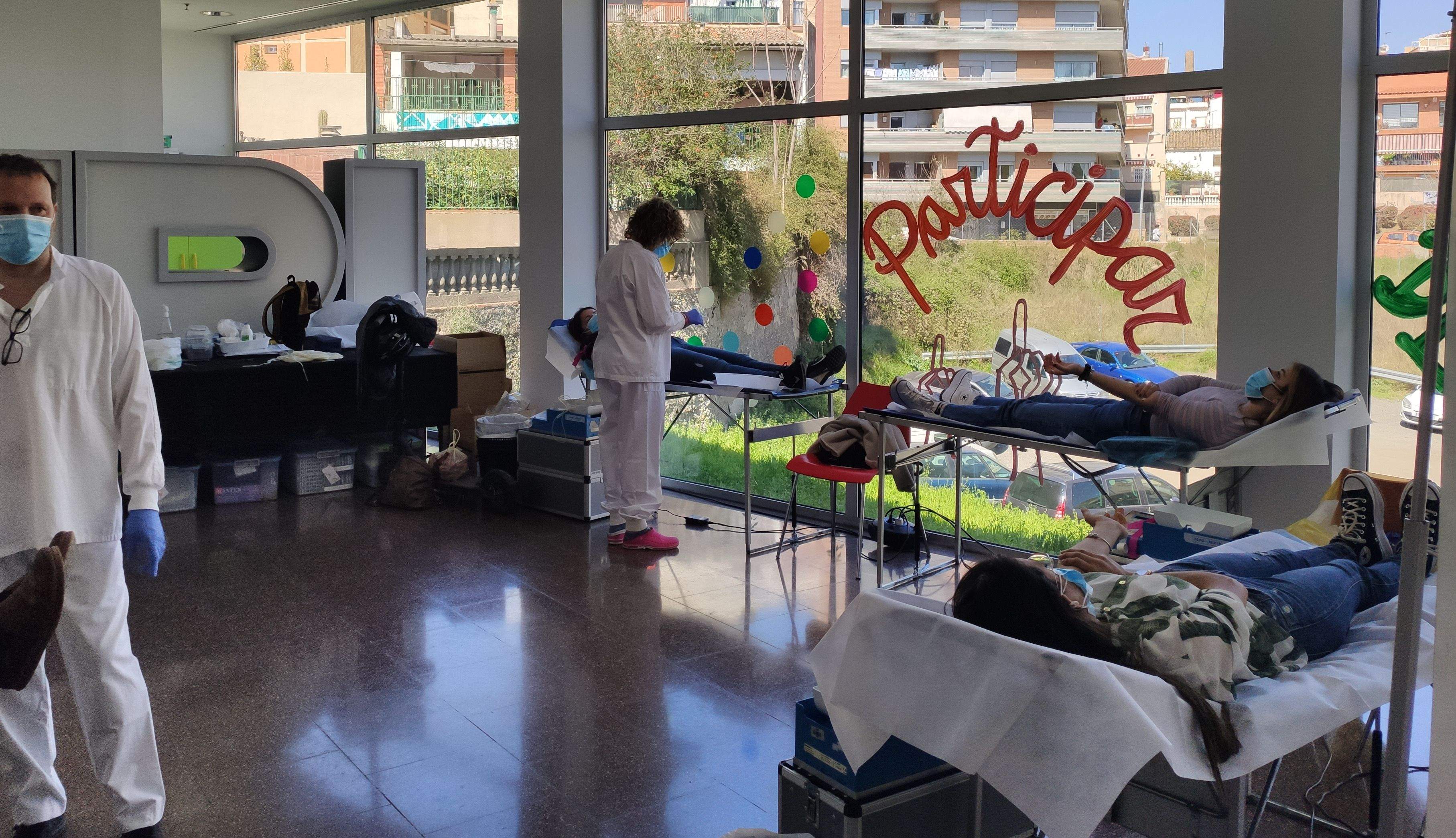 Imatge d'arxiu d'una jornada de donació de sang a la Biblioteca municipal de Rubí. FOTO: NHS Imatge d'arxiu d'una jornada de donació de sang a la Biblioteca municipal de Rubí. FOTO: NHS