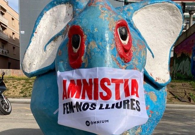 L'elefant blau Bòdum de Rubí amb mascareta. FOTO: ACN L'elefant blau Bòdum de Rubí amb mascareta. FOTO: ACN