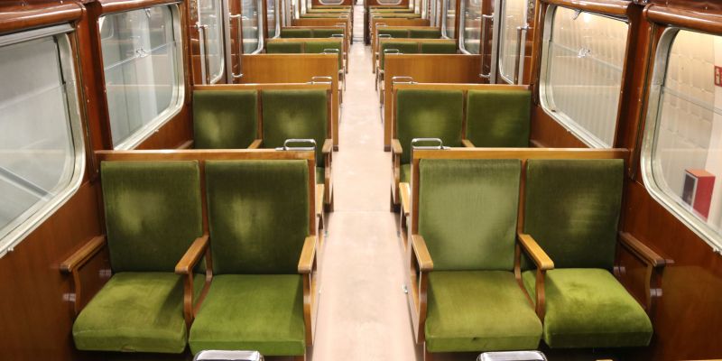 L'interior d'un vagó de segona classe del 'tren Granota' al Centre d'Operacions de Rubí (COR). FOTO: ACN 