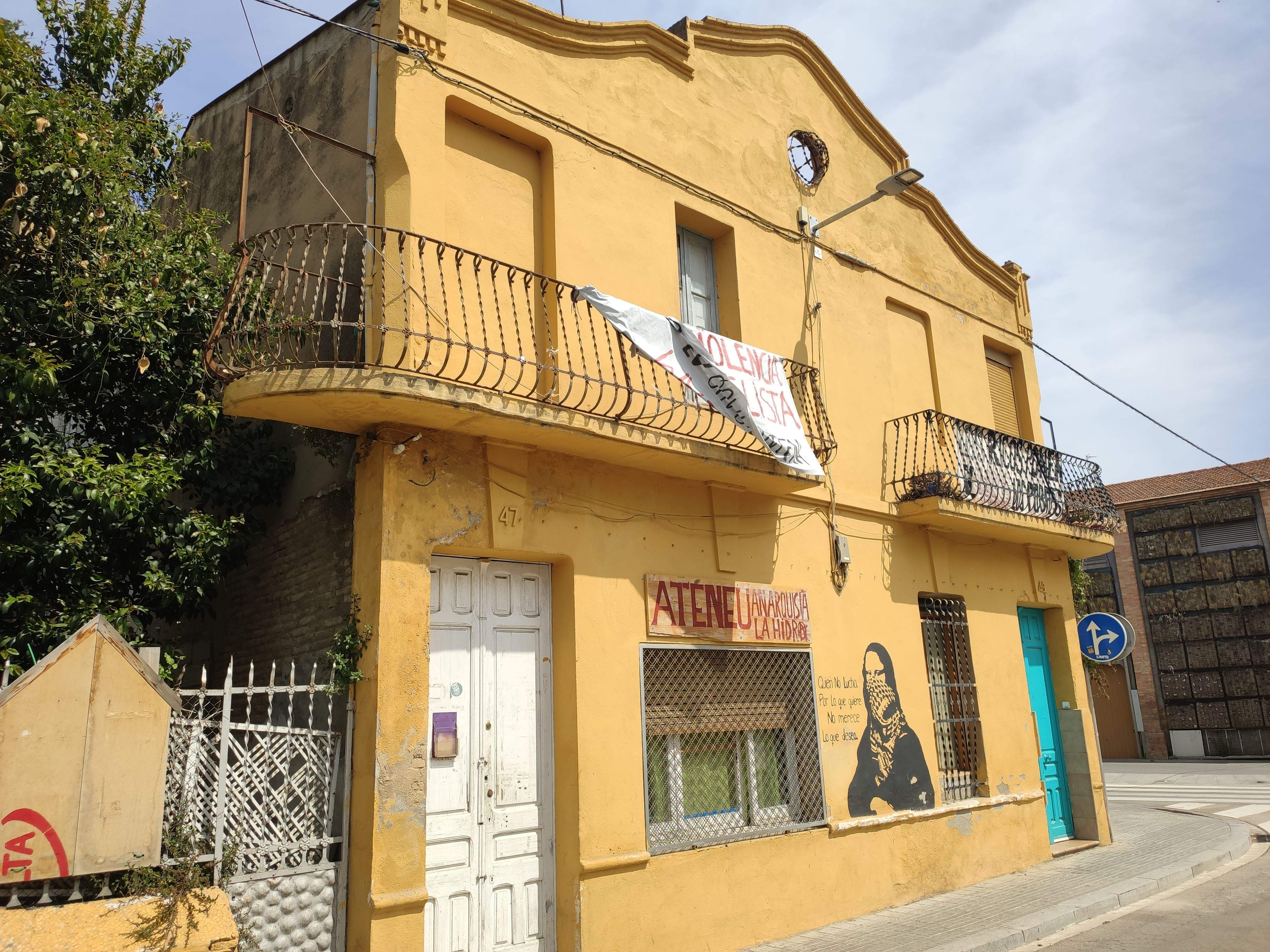 Façana de l'Ateneu Anarquista La Hidra. FOTO: NHS