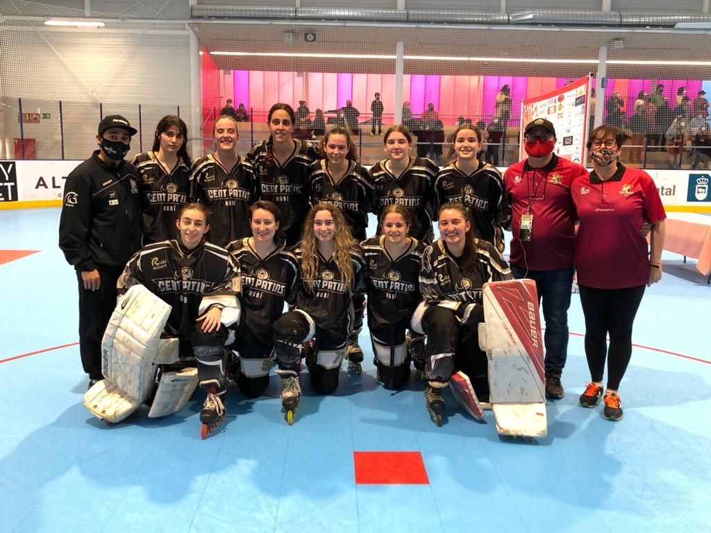 El femení del Cent Patins cau a Tres Cantos i diu adéu al títol de lliga (3-1). FOTO: Cedida El femení del Cent Patins cau a Tres Cantos i diu adéu al títol de lliga (3-1). FOTO: Cedida