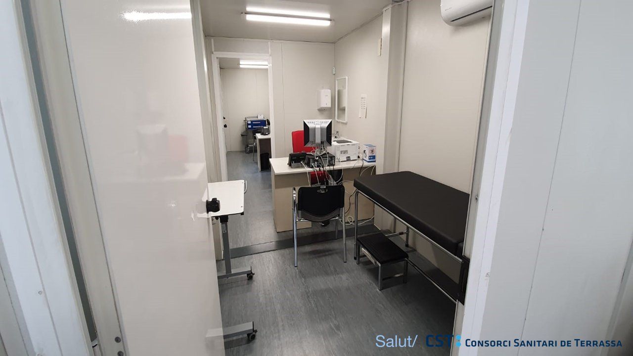 Els mòduls provisionals situats davant del CAP Anton Borja tenen tres consultes. FOTO: CST