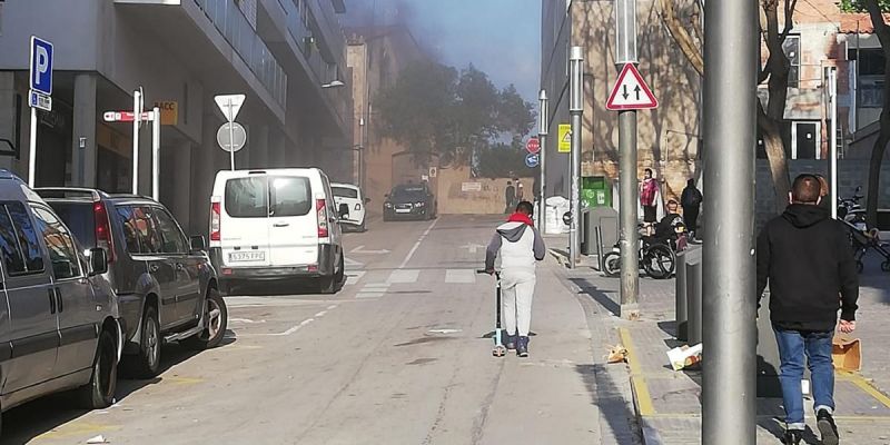 Fum a l'antic casalot de Cal Met Lleó. FOTO: Cedida