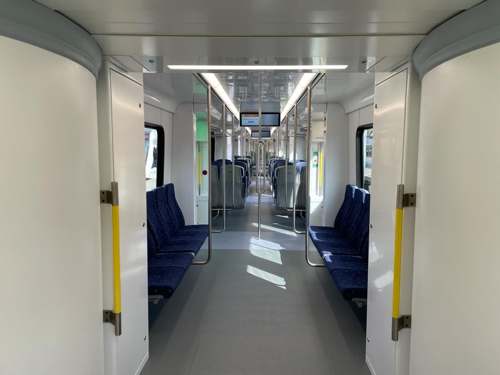 Interior del nou tren de Ferrocarrils als tallers de Rubí. FOTO: N. Hueso