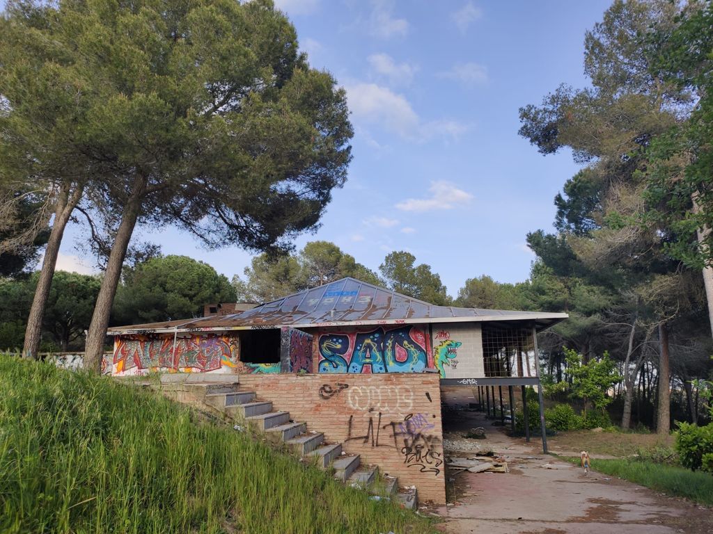 Antigues instal·lacions del camp de golf de Can Sant Joan. FOTO: NHS Antigues instal·lacions del camp de golf de Can Sant Joan. FOTO: NHS