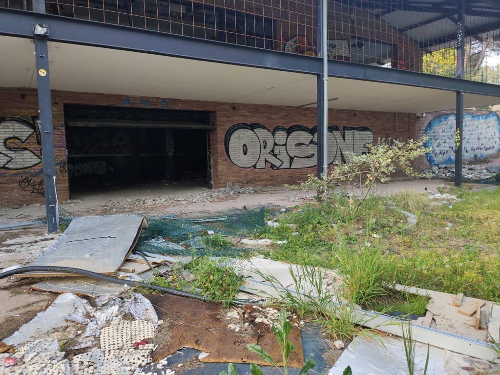 Exterior de les instal·lacions del camp de golf de Can Sant Joan el mes d'abril de 2021. FOTO: NHS