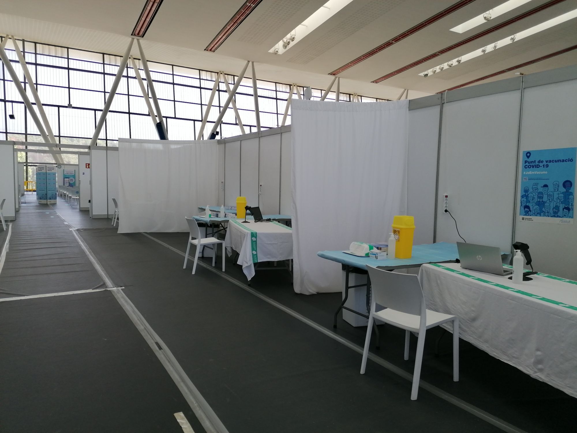 Mòdul de vacunació de la Pista Coberta d’Atletisme de Sabadell. FOTO: Salut