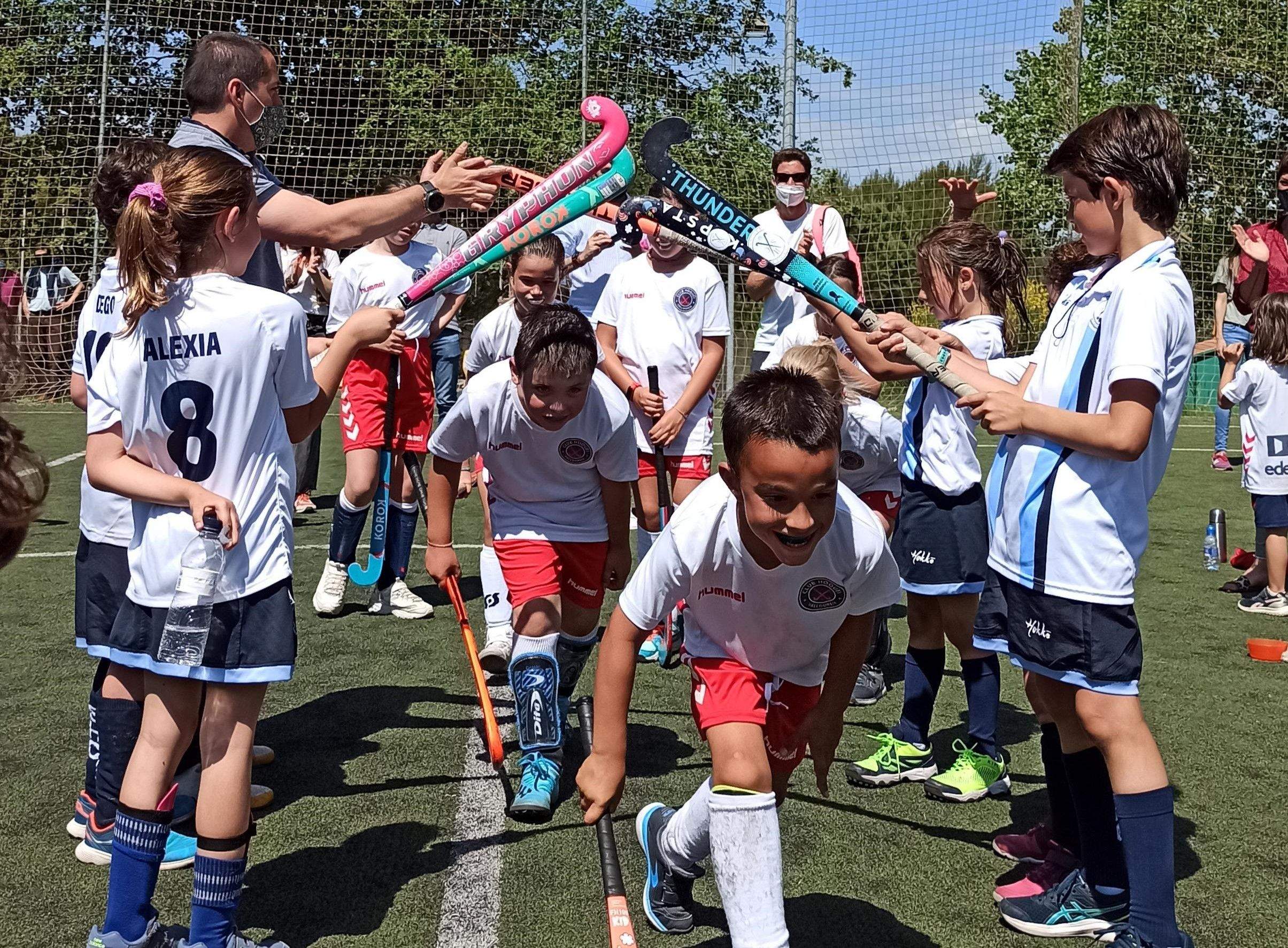 El Club Hoquei Valldoreix, entrenat per una rubinenca, s'estrena en partit amistós amb el Sarrià HC. FOTO: Cedida