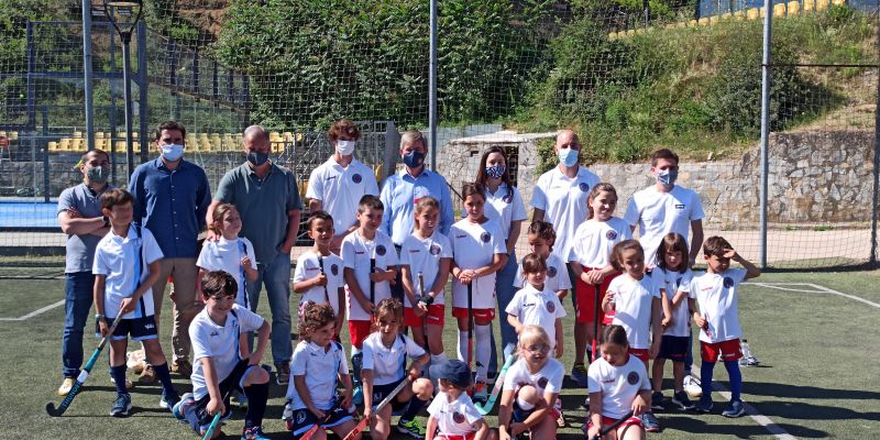 El Club Hoquei Valldoreix, entrenat per una rubinenca, s'estrena en partit amistós amb el Sarrià HC. FOTO: Cedida