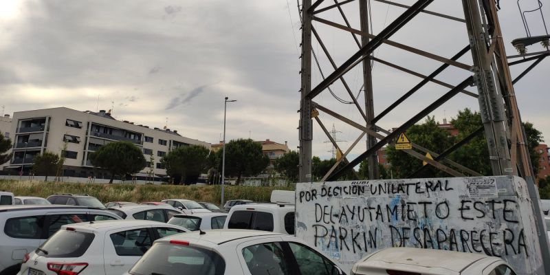 El pàrquing gratuït que hi ha actualment entre Can Fatjó i Sant Jordi Parc. FOTO: NHS