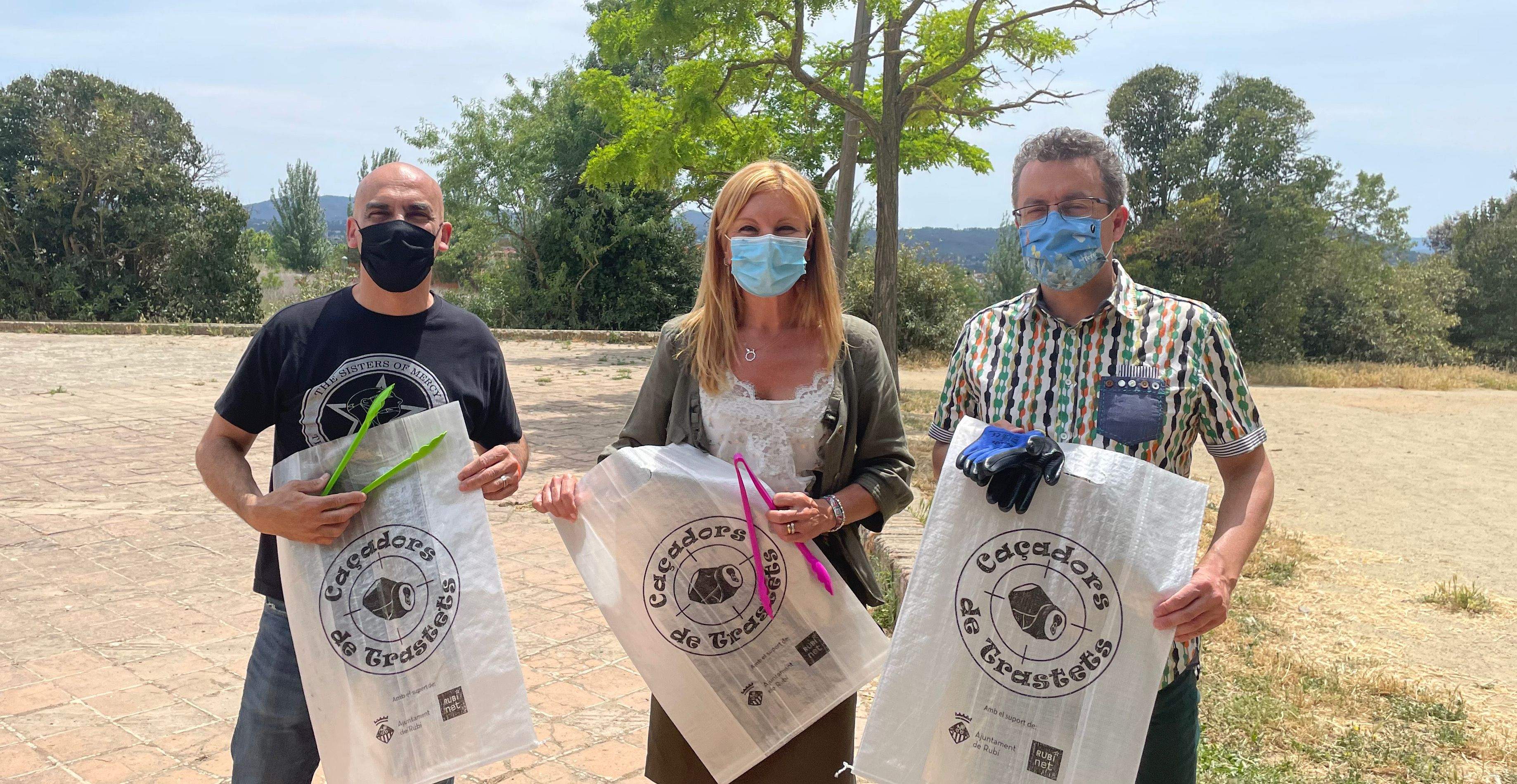 Escoles i instituts de la ciutat se sumen al Caçador de Trastets amb motiu del Dia Mundial del Medi Ambient. FOTO: N. Hueso 