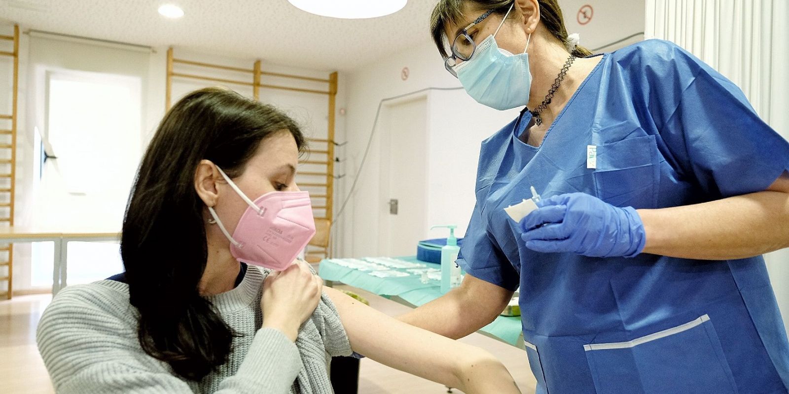 Salut busca idees per convèncer els joves que es vacunin