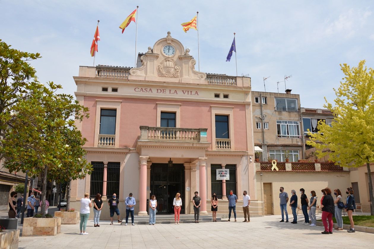 Minut de silenci a Rubí per les darreres víctimes de violència masclista. FOTO: Ajuntament de Rubí Minut de silenci a Rubí per les darreres víctimes de violència masclista. FOTO: Ajuntament de Rubí