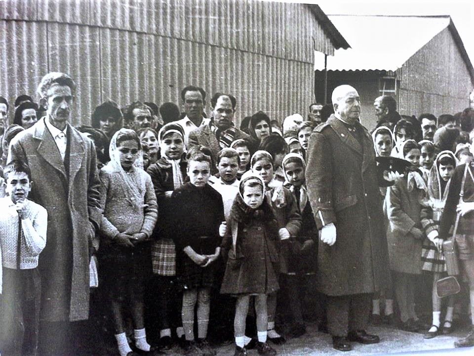La inauguració dels pavellons per a les famílies damnificades per la rierada, 1963. FOTO: Josep Feliubadaló. Arxiu Roset