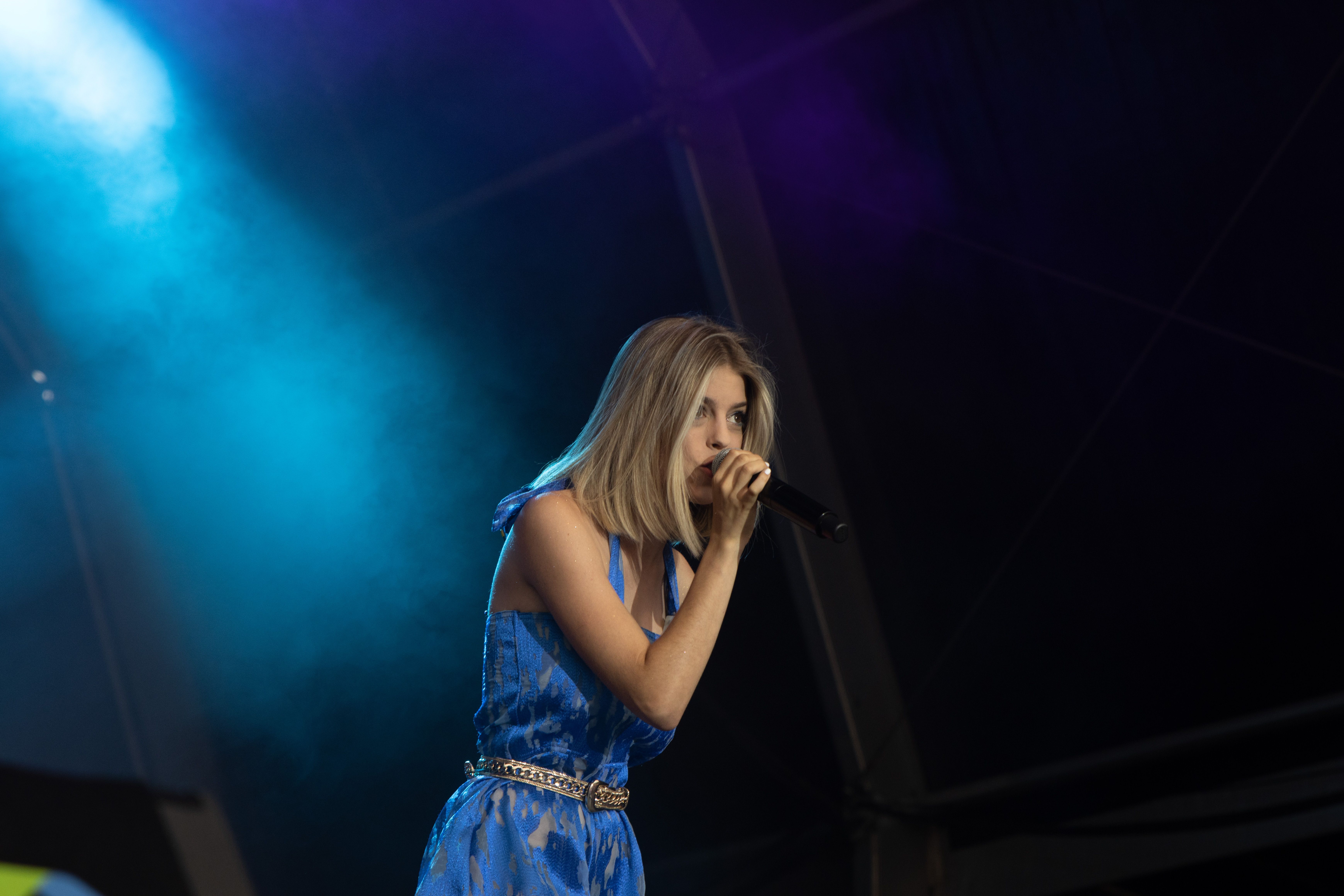 Nerea Rodríguez durant l'actuació a Els 40 Primavera Pop a Rubí. FOTO: Josep Llamas