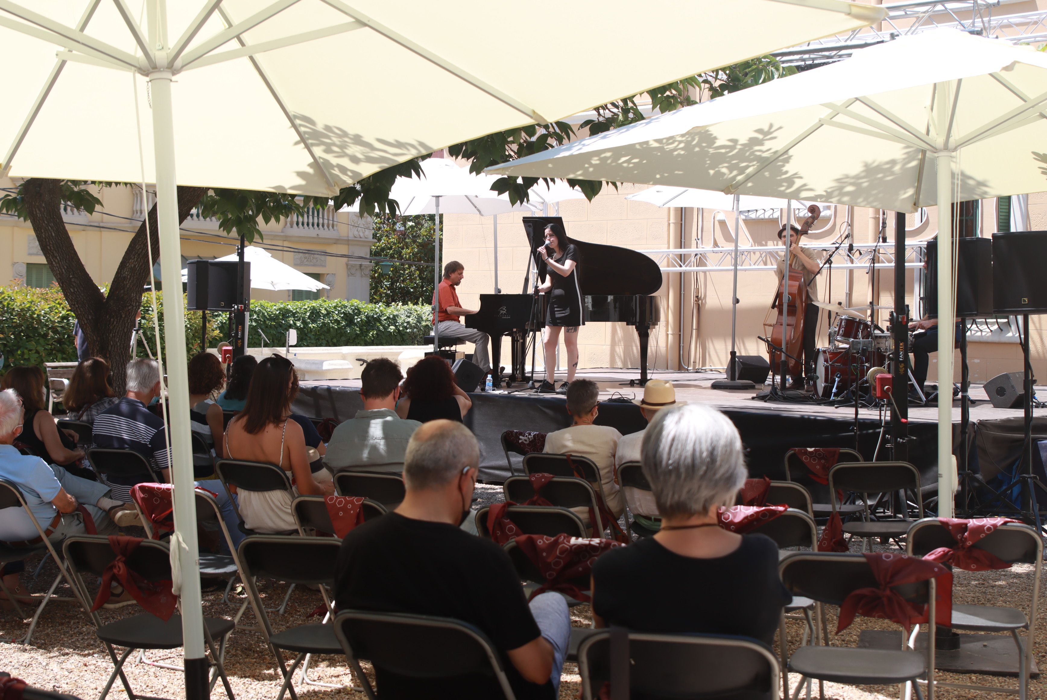 Actuacions musicals als jardins de l'Ateneu per Festa Major. FOTO: Josep Llamas