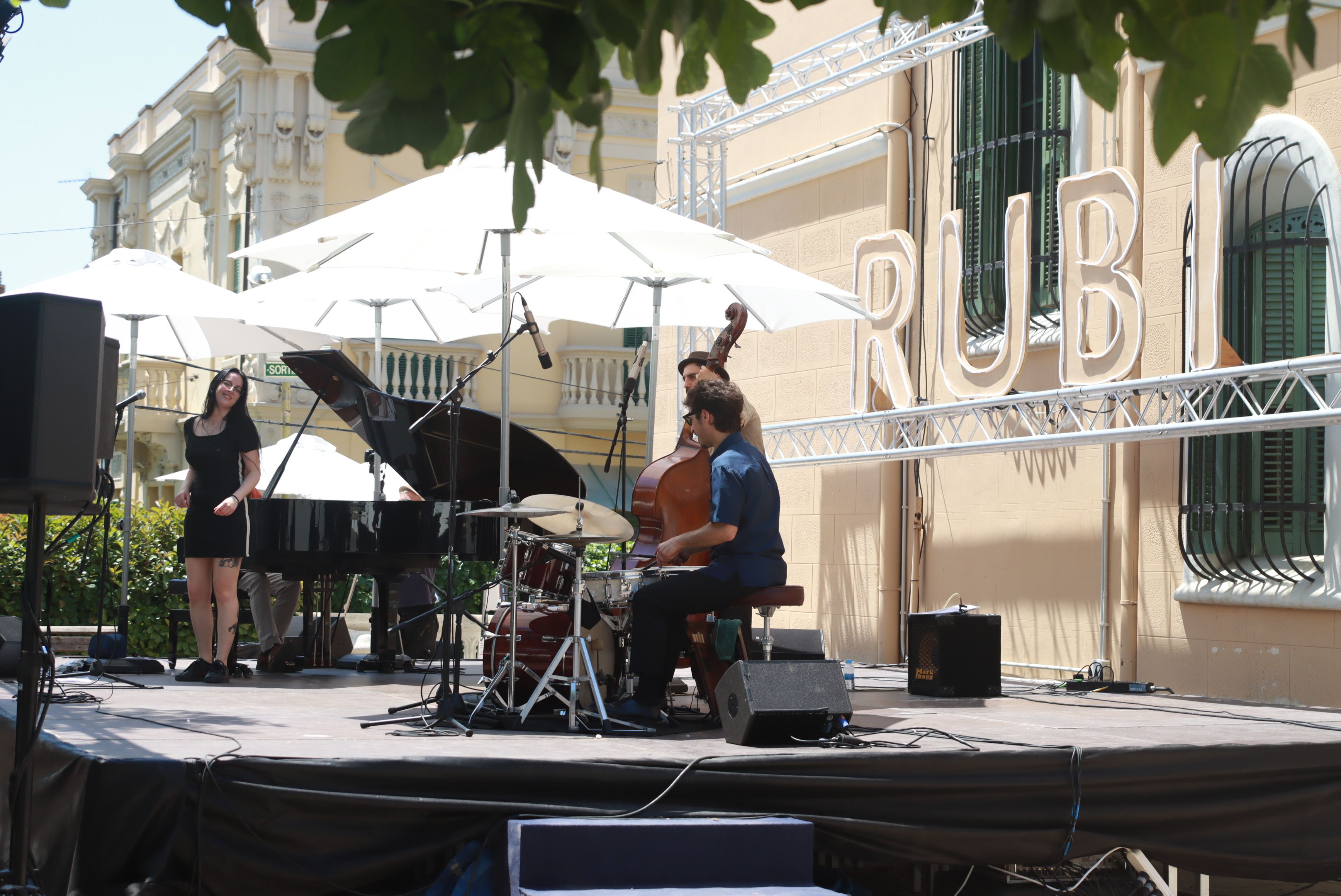 Actuacions musicals als jardins de l'Ateneu per Festa Major. FOTO: Josep Llamas