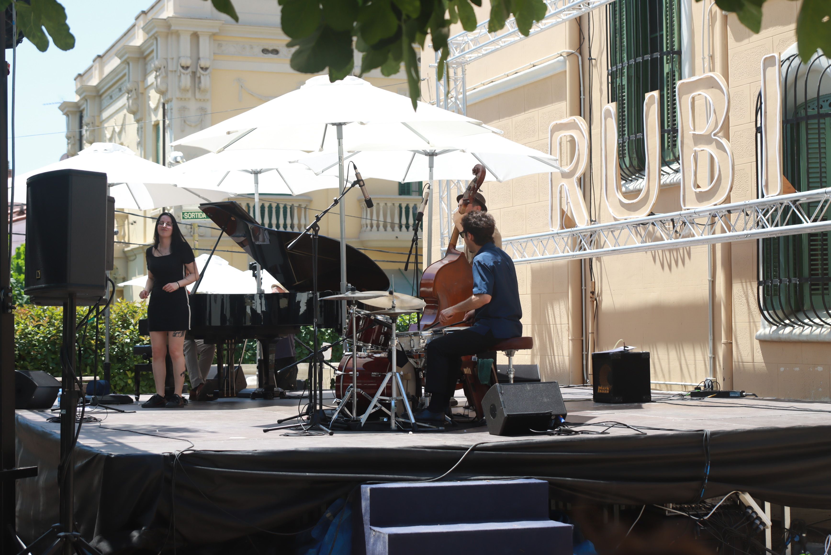 Actuacions musicals als jardins de l'Ateneu per Festa Major. FOTO: Josep Llamas