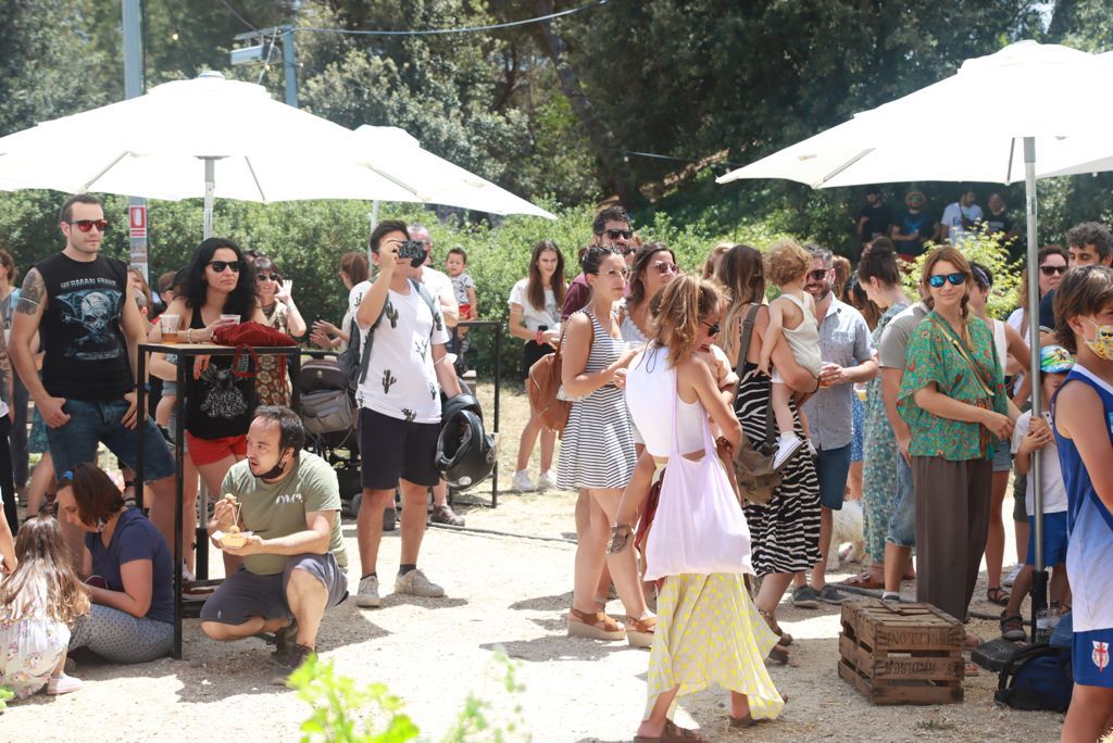 Sergi Estella anima l'hora del vermut a l'Espai Artboretum. FOTO. Josep Llamas 