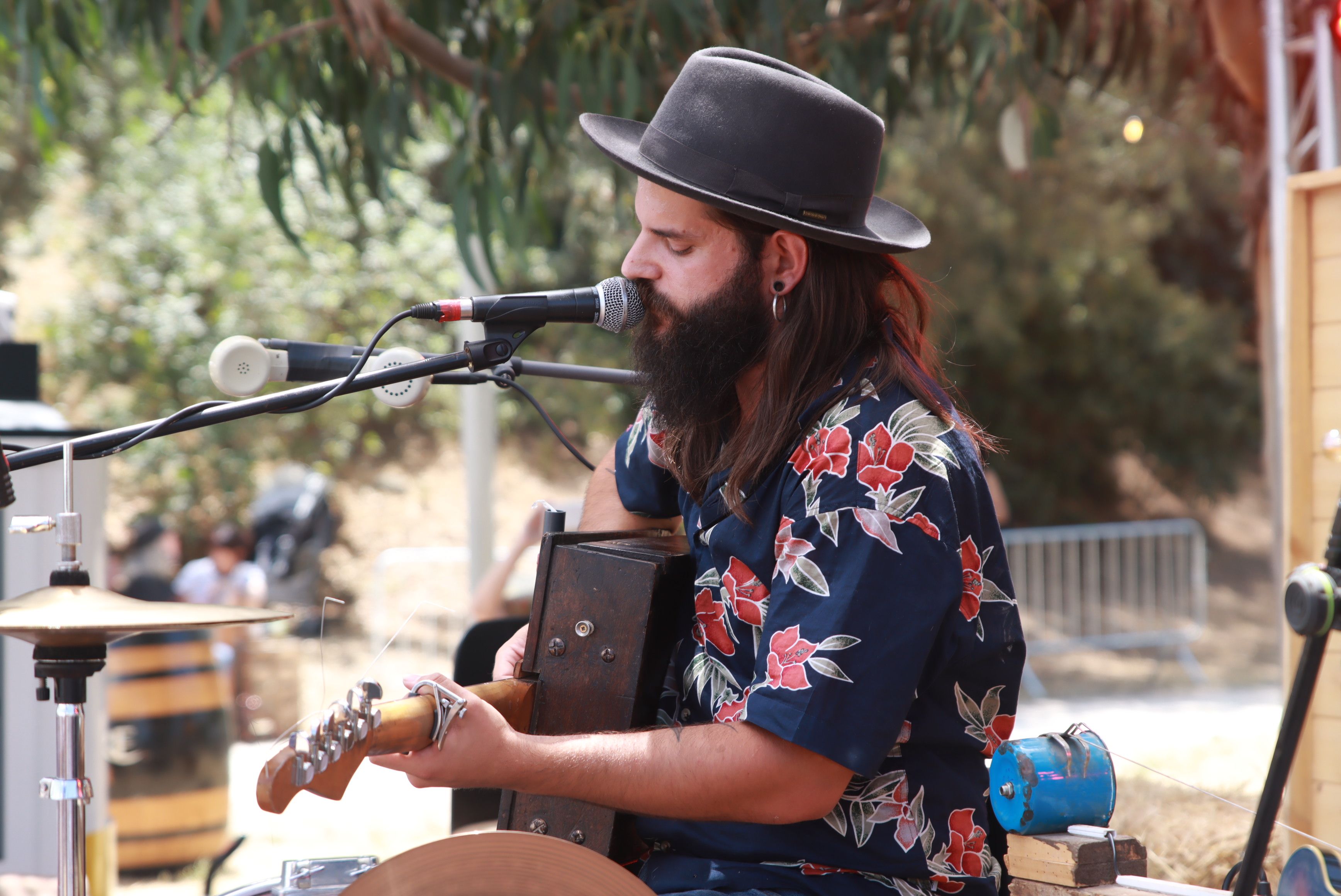 Sergi Estella anima l'hora del vermut a l'Espai Artboretum. FOTO. Josep Llamas 