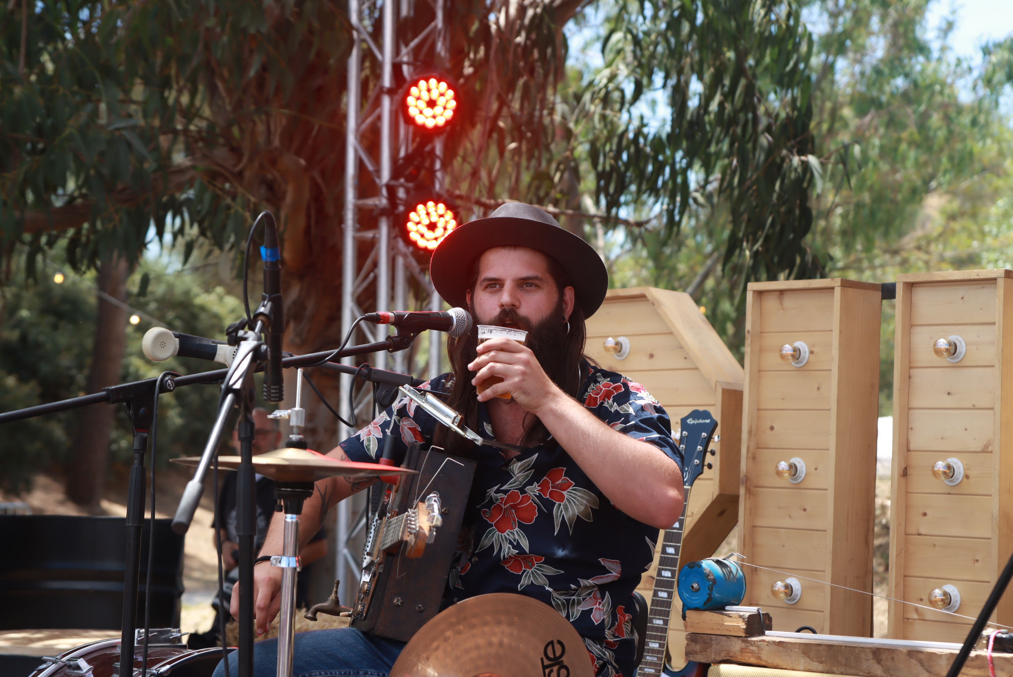 Sergi Estella anima l'hora del vermut a l'Espai Artboretum. FOTO. Josep Llamas 