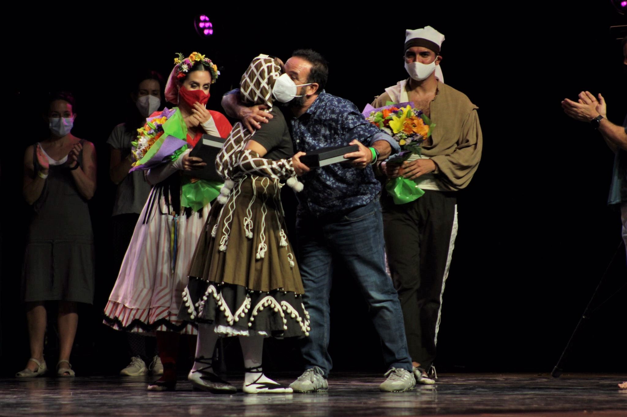 L'Esbart Dansaire de Rubí ha estat l'encarregat de tancar la nit del dilluns de Festa Major . FOTO: Andrea Martínez