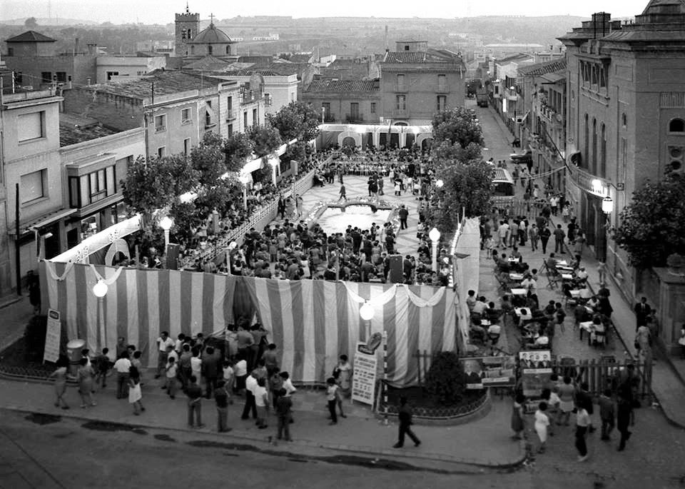 L’envelat de Festa Major a la plaça del Sortidor, 1960. FOTO: arxiu Marroyo/ANC
